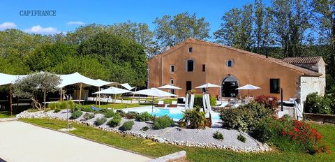 Domaine dans le Luberon - 2,6 ha - 1100 m2 - à vocation de tourisme de luxe et événementiel