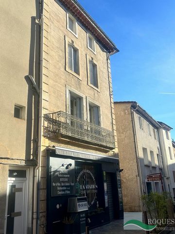 Saint Gervais sur Mare, house of tye 6, ground floor plus 3 floor, of 177m2 of living space with work to be planned on a plot of 440m2 in total. This property is located in the center of the village with a business on the ground floor, a kitchen, liv...