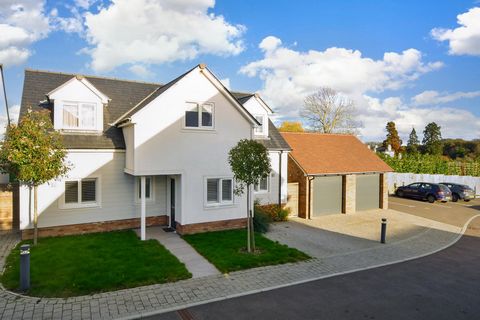 About this property:   A stunning detached house located within a prestigious gated development. This remarkable house boasts a range of desirable features, including a garage and 2 bathrooms, making it the perfect choice for families or individuals ...