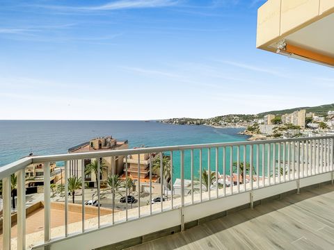 We present you a beautifully renovated apartment in Cala Mayor with breathtaking views of the sea and the Bay of Palma. This beautiful property is located on the 7th floor of a quiet building and has 4 bedrooms, 2 bathrooms and a guest toilet. Upon e...