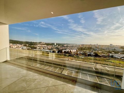 24VIEW RESIDENCE O 24View Residence é um empreendimento residencial de tipologia T2 e T3, localizado em Carnaxide, no concelho de Oeiras, Portugal. É composto por 11 apartamentos modernos e elegantes, projetados para oferecer todo o conforto e qualid...