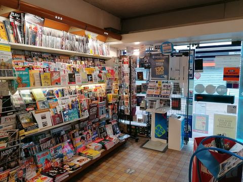 Bookstore business, presses, FDJ, (request for point Tobacco in court). Trade located at the foot of the station of Palaiseau Villebon (RER B). Commercial premises of about 54 m2 with a reserve, a water point and toilet. Located in a small commercial...