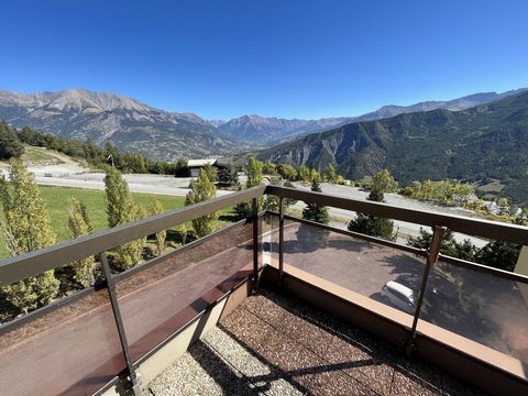 In Praloup 1500, 250m from the gondolas Studio composed of an entrance, mountain area, a bathroom, a living room with kitchenette, an east balcony offering a magnificent view of the valley. Apartment located on the top floor, with parking in front of...