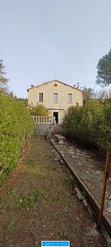 PEYPIN - Very good potential for this T4 house to renovate built around 1930. On a pretty plot of almost 1300 m2 facing south, the house of about 90 m2 consists on the ground floor of an entrance hall, separate kitchen, living room / living room fire...