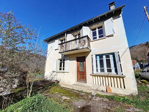 In a quiet corner of the town of Ercé, come and discover this house that is just waiting for your projects. On the ground floor you will find a separate kitchen and living room that can be joined into one room, a door will lead you to a balcony with ...