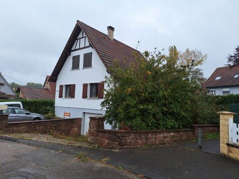 Ingolsheim, charmante commune idéalement située entre Wissembourg et Soultz-sous-Forêts. Cette maison constuite en 1985 sur un terrain de 7 ares 10 située à l'entrée d'une impasse est composée de la manière suivante :  Au rez-de-chaussée, une entrée,...