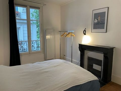 40m2 cosy and new flat. 1 bedroom with double bed (140*190) 1 living room with sofa (110*190) Fitted kitchen Bathroom and toilets are separated. Located in the 20th district, (Place de la Réunion ; Rue des Pyrénées).