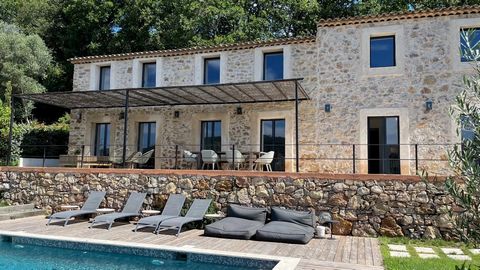 Prime location in immediate proximity to the village, offering a very lovely view of the Esterel hills and the village, authentic stone property magnificently restored. Bastide of 180 m2 living area entrance hall, delightful bright living and combine...