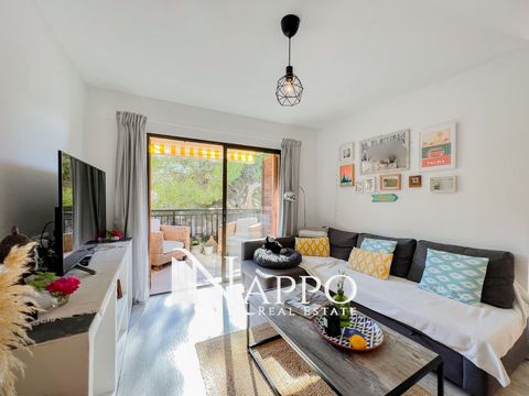 Nappo Real Estate está encantada de contar con este precioso apartamento en Santa Ponca para convertirlo en su futuro hogar, un rincón de tranquilidad y confort ubicado en una de las zonas más cotizadas de Mallorca. Esta espaciosa propiedad de 70 met...
