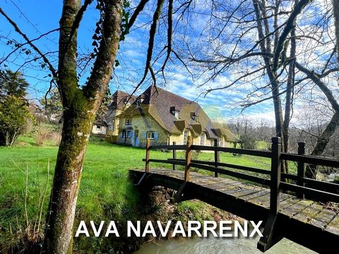 15 minutes from Navarrenx, this real estate complex composed of 2 country houses with a beautiful total surface area of 336 m2, on a plot of 6,220 m2. It offers a peaceful, magical setting, with its exposed stones, a fountain in the courtyard and a l...