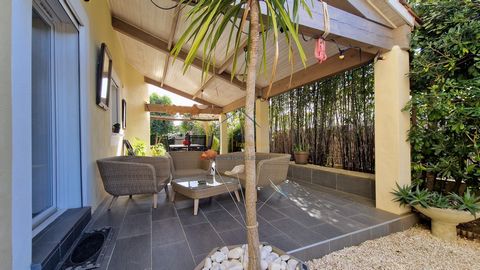 GIGNAC - Coup de cœur assuré pour cette belle villa de type 4 de 125m2 habitables + garage édifiée sur une magnifique parcelle arborée et paysagée d'environ 400m2 avec piscine faïencée et couverte de 7 x 3.5m2 se composant au RDC d'une superbe pièce ...
