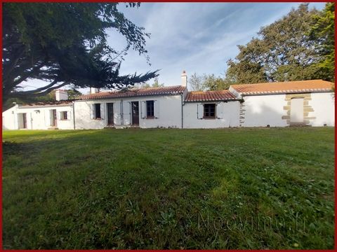 Your Noovimo advisor Michael FOUQUET ... mfouquet@noovimo,fr offers you: An old stone farmhouse in a quiet area less than 5 minutes from Challans comprising: - A house to refresh of about 135 M2 with living room, kitchen, 3 bedrooms, bathroom, toilet...