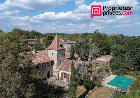 46230 Lalbenque, stone house of character and cottage on nearly 230m² from 1689, with architectural elements such as French ceiling, solid parquet floors, woodwork and Renaissance fireplace. Total of 10 rooms, 5 bedrooms and 3 shower rooms/bathrooms....