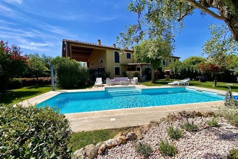 Excellent villa built a few years ago. 4 bedrooms, 2 bathrooms, set up with great care for your needs. There is a nice 10x4 pool in the garden, where you can relax or swim and sunbathe with a massage on a massage, a lot of peace and quiet. In the lar...
