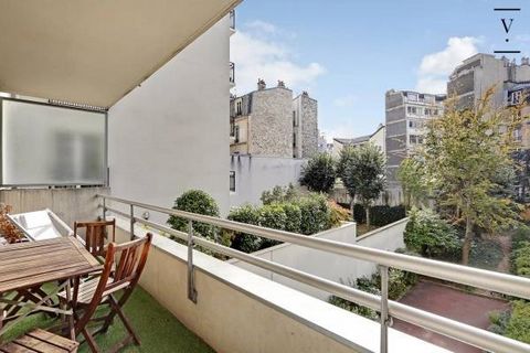 Voltaire/Charonne. Villaret Immobilier offers you exclusively, in a pleasant and commercial area within a recent building, this beautiful family apartment of 107m2 Loi Carrez benefiting from an outdoor space of 7 m2 on a quiet and wooded courtyard, f...