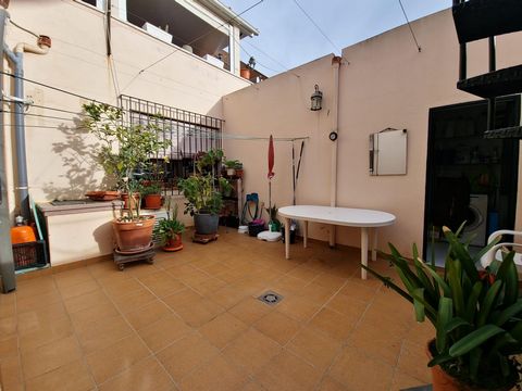 House located in the S Hostalot area of Palma, with a total area of 180m2 distributed on the ground floor. It has its own garage for two vehicles, as well as a large patio terrace of 25m2. The property also includes a cistern to store up to 30 thousa...