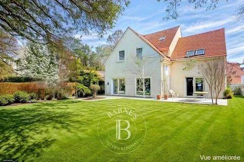 Barnes Versailles is listing: In the centre of Jouy-en-Josas, near all the conveniences and in quiet surroundings, a 210m² or 2,260 sq ft contemporary house (247m² or 2,659 sq ft of floor space) on a flat and landscaped 754m² (8,116 sq ft) plot of la...