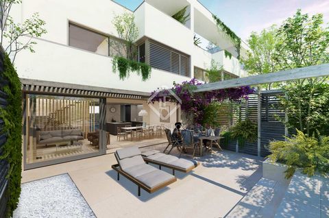 300m2 semi-detached bioclimatic house of modern and elegant new build , with delivery scheduled for the first quarter of 2025 with a private plot of 175m2 of which 48m2 of private garden and 40m2 terrace with porch area at ground floor level. This ex...