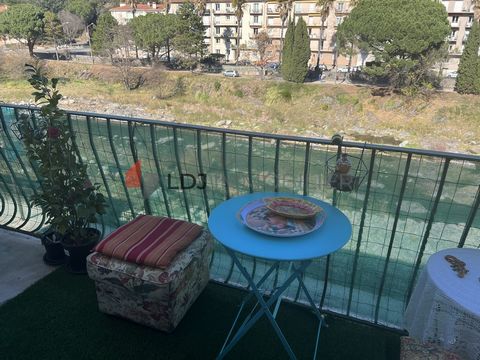 Lovely studio of 24m2 with a balcony of 4m2 with open views and a cellar. It consists of a living room opening onto a large balcony with unobstructed views not overlooked, a bathroom with toilet, and a kitchen area. This apartment benefits from doubl...