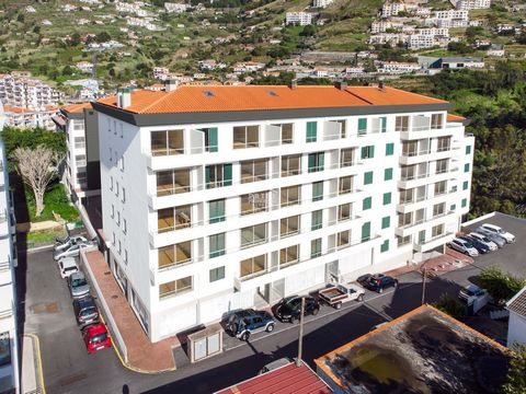 Located in Santa Cruz. New apartments for sale in Santa Cruz. Located in Santa Cruz, in hte center of Caniço the apartments all have excellent sun exposure. All apartments have good areas. Living room with access to the balcony Furnished and equipped...
