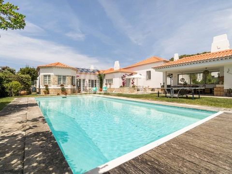 4-bedroom villa, 269 sqm (gross construction area), with garden, swimming pool and garage, set in a plot with 1,075 sqm, in Praia das Maças, Colares, Sintra. Single storey house, living room with heat exchanger, dining room with direct access to the ...