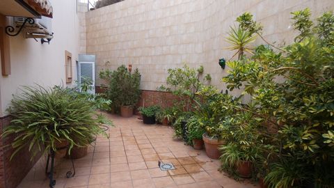 Lovely two-storey Townhouse on the outskirts of Yunquera. The property comprises: On the ground floor we find a large kitchen, spacious living room with dining area, fireplace and access to the patio, guest bathroom, and a bedroom with sitting room a...