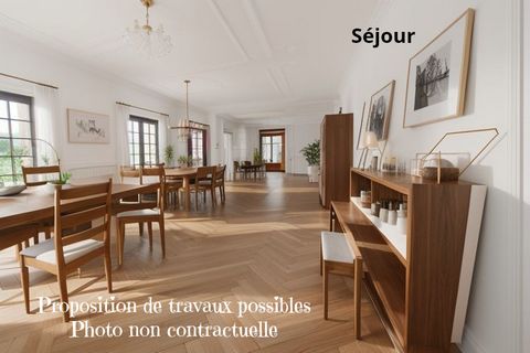 Située dans l'Ain, au calme, proche de Villefranche sur Saône, cette belle propriété d'environ 750 m² sur plus de 10 ha ,se compose d'une maison de 400 m² habitable environ dans lesquels sont répartis au rez-de-chaussée , une vaste entrée, un immense...