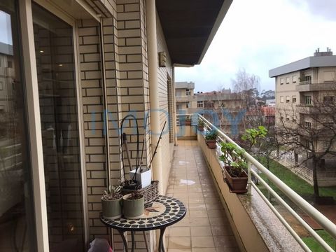 Excellent 4 bedroom flat, available in the prestigious area of Boavista, next to Colégio do Rosário in the city of Porto. This property offers a privileged location, with easy access to public transport and a metro station, in addition to being close...