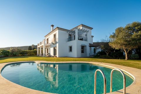Nestled between the prestigious Sotogrande and the picturesque La Duquesa Marinas, this truly stunning five-bedroom detached villa offers a luxurious retreat within a mere 10 minutes' drive in between the two Marinas. The villa has a south orien...
