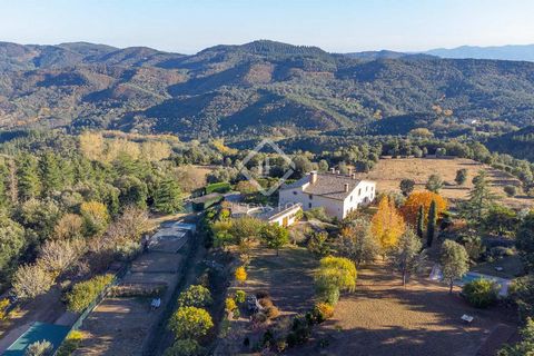 Lucas Fox is pleased to present this beautiful 15th century country house , completely restored, located in the province of Girona, La Selva region, in the heart of Las Guilleries. La Finca, located at an altitude of 653 meters above sea level, has a...