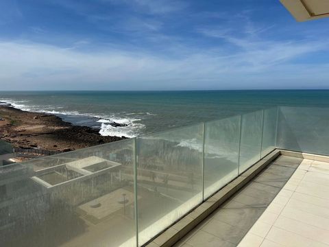 L'appartement est situé dans une résidence sécurisée et calme, avec un accès direct a la Promenade maritime de Rabat qui longe l’ocean. Profitez du climat doux et de la vue imprenable sur l'océan depuis votre terrasse privée. Les prestations haut de ...