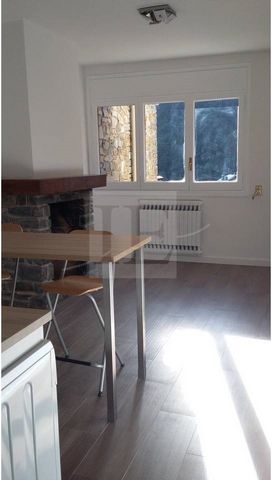 Floor 2nd, flat total surface area 55 m², usable floor area 50 m², double bedrooms: 1, 1 bathrooms, age between 20 and 30 years, built-in wardrobes, heating (gasoil), fireplace, kitchen (oberta i equipada), dining room, state of repair: in good condi...