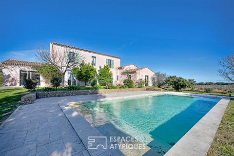 In the village of Montfrin, this vast family residence of 340m2 offers you an exceptional living environment. The large hall reveals a bright living room of 63m2 opening onto the garden, a kitchen and its pantry, two beautiful bedrooms, a bathroom wi...