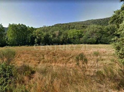 Opportunity to acquire a rustic property of 11 hectares (111,363 m² in total) in the town of Calonge, Girona. With sea and mountain views. Call us and we will inform you!