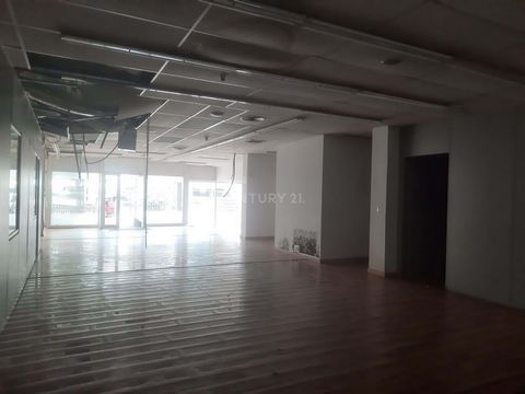 Do you want to buy Commercial Premises in Mataró? Excellent opportunity to acquire ownership of this Commercial Premises with an area of 520 m² located in the town of Mataró, province of Barcelona. It has good access and is well connected. Do you wan...