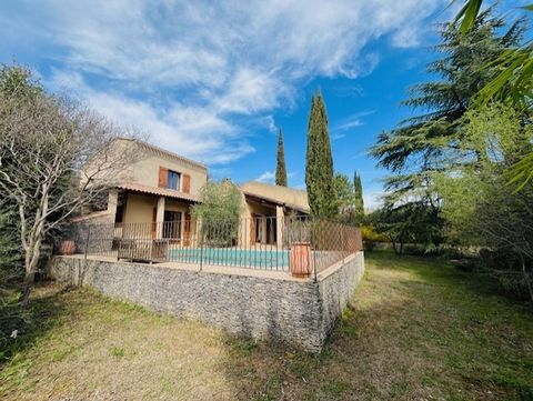 Located at the end of a cul-de-sac and nestled in a beautiful park offering a great diversity of trees and other southern and Provençal plants (cypresses, cedars, pomegranates, lagerstroemias, alteas, hackberries, alteas, forsythia, olive trees, ches...