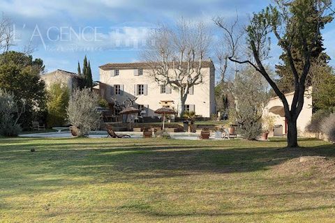 Magnificent 200 years old property of on a 1800 m² park with Mediterranean trees. This bastide, completely renovated recently, keeps all the charm and soul of old materials. This beautiful country house offers, on the main level, an entrance hall, a ...