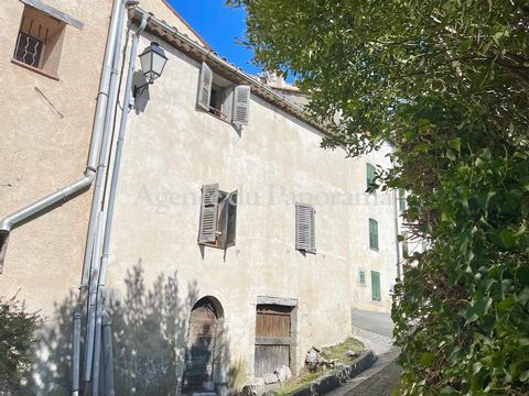 EXCLUSIVITY - Rare opportunity for this corner village house (to restore) located in the heart of the villlage and articulated around three main rooms (68.30 m2) and presenting beautiful volumes. The house is completed by two cellars (37.03 m2) with ...