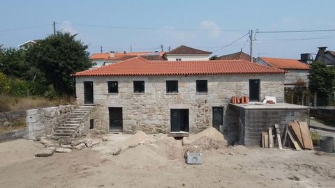 House with excellent sun exposure, a panoramic view, set in a total area of 1139 m2, construction area of 229m2 and an uncovered area of 910m2. Housing composed of: Ground floor: A large kitchen, living room, bathroom and a large office. (The ground ...