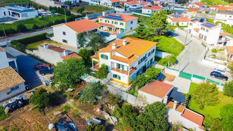Referência do Imóvel: C0448-ZTRE-00785 I am pleased to present a 3-bedroom villa located in the charming region of Vau, Óbidos, a unique opportunity for those seeking a residence that combines tranquility, privileged location and the possibility of p...