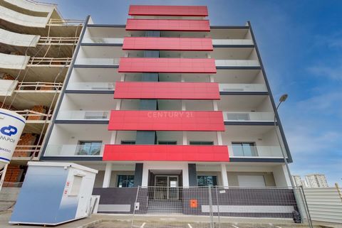 Luxury development in Carnaxide, NEW CONSTRUCTION, conclusion of work by the end of 2023. This wonderful building with a chillout area and a barbecue on the rooftop is located in the Alto da Montanha urbanization in Carnaxide. Its huge terraces are c...