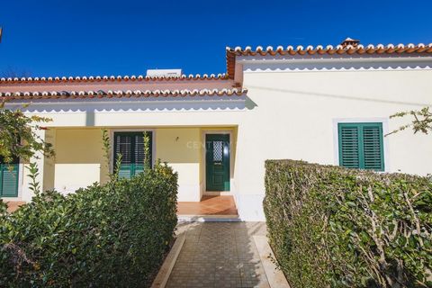 Live or spend weekends 1h30min from Lisbon Excellent single storey house with 4 bedrooms, 1 of them is a suite, all with built-in wardrobes and a 16m² room that could be an office, laundry room or another bedroom The kitchen is fully equipped, the li...