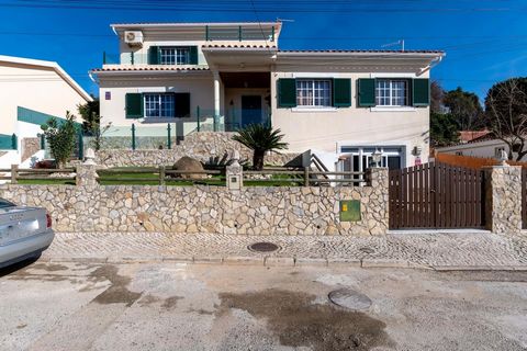 Are you looking for the tranquility of the countryside at the gates of the city? I invite you to get to know this fantastic detached villa, which is located in a quiet area with excellent sun exposure and stunning views over the mountains. 40 minutes...