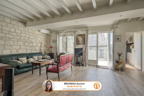 T3 duplex apartment in the heart of the city of CHINON, with a living area of 92 m2 on the ground (82 m2 Carrez) on the 1st and 2nd floor of a small condominium, On the 1st floor, you will discover a bright living-dining room of a beautiful surface a...