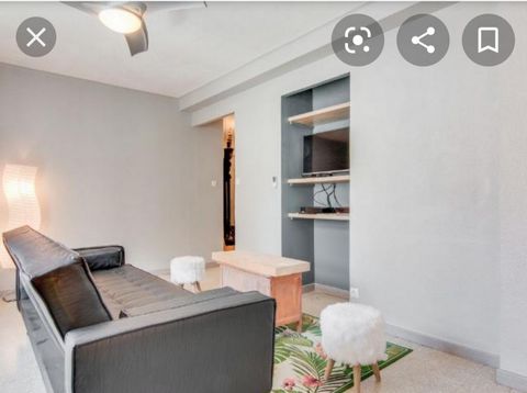 Come and discover in the heart of the city a T3 apartment in a suitable condition. It has an equipped kitchen and a bathroom. Strategically located, this apartment will allow you to be close to all amenities. a visit is necessary for a live meeting w...