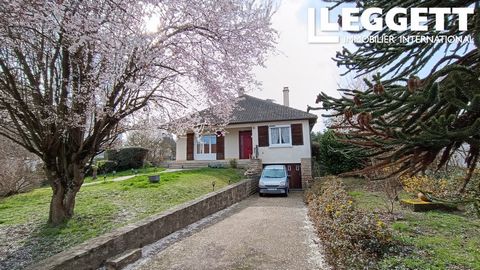 A27920MRS23 - This lovely 3 bedroom property is situated in a quiet area just outside the center of a lovely little market town with all daily amenities. There is a front garden and a back garden, with a total of 1289 m2. Underneath the house is a ve...