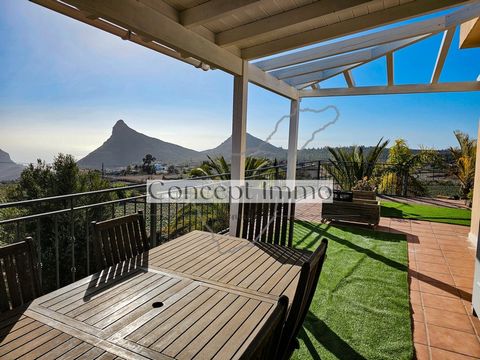 Furnished country house with views of the mountains and the sea and reservations for expansion! This well-kept country house with spectacular mountain and sea views has a plot of more than 1,000 square meters and several terraces, one of which is cov...