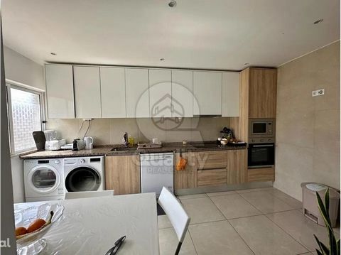 T2 Baixa da Bathtub We present this cozy 2 bedroom apartment located in Baixa da Bathtub, an excellent option for those looking for a comfortable and well-located home. Key features: Two Cozy Bedrooms: This 2 bedroom apartment has two large bedrooms,...