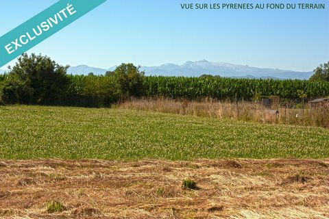 Located in the charming town of Navarrenx (64190), this flat building plot benefits from a privileged location within a Remarkable Heritage Site area, offering a peaceful setting in the countryside. Just 2 minutes from the city center, this quiet nei...