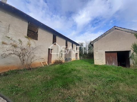 In the region of Bouriane, this old farm house situated close to the small village, offers you a house to be renovated of around 120m², a barn around 42m² and several outbuildings around a courtyard. Land of 11790m² with fruits trees and a natural po...